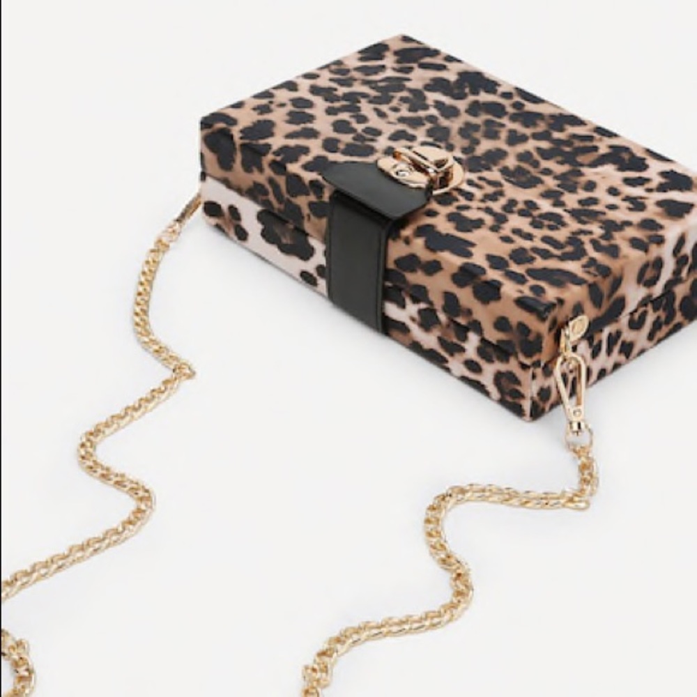 Leopard Pattern Chain Crossbody Bag